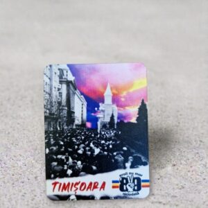 Magnet Timișoara cu imaginea mulțimii din timpul Revoluției din Decembrie 1989